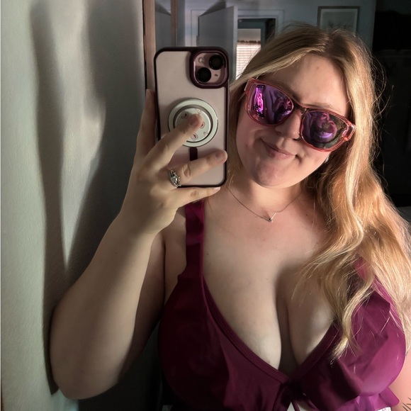 Meet your Posher, Audrey - Picture 2 of 2